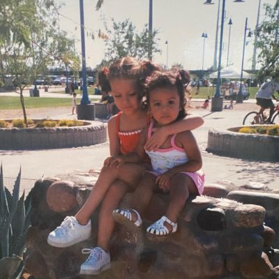 Childhood photo of photoKahara Hodgeson along with her best friend, Zo. 